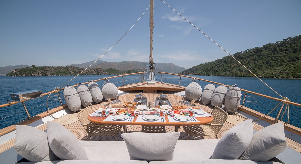 SILVER MOON yacht charter 3