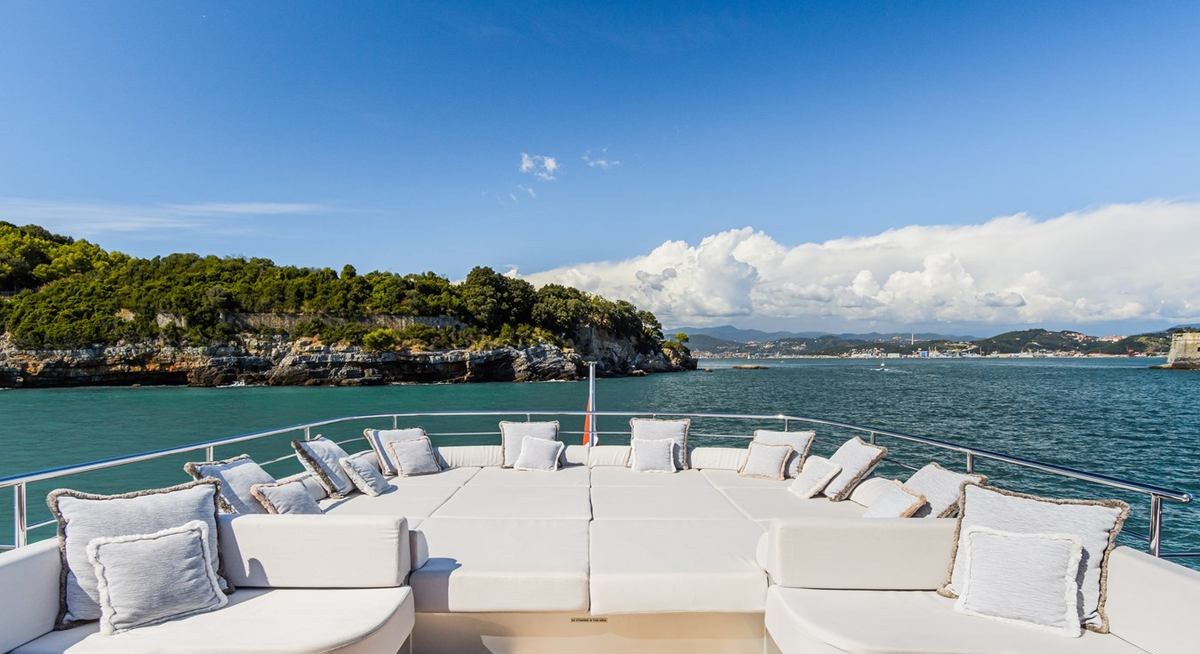 SILVER WIND yacht charter 4