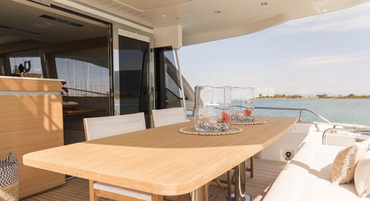 SIR HENDRIK yacht charter 4