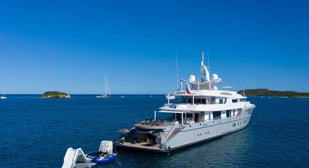 SIREN yacht charter 5