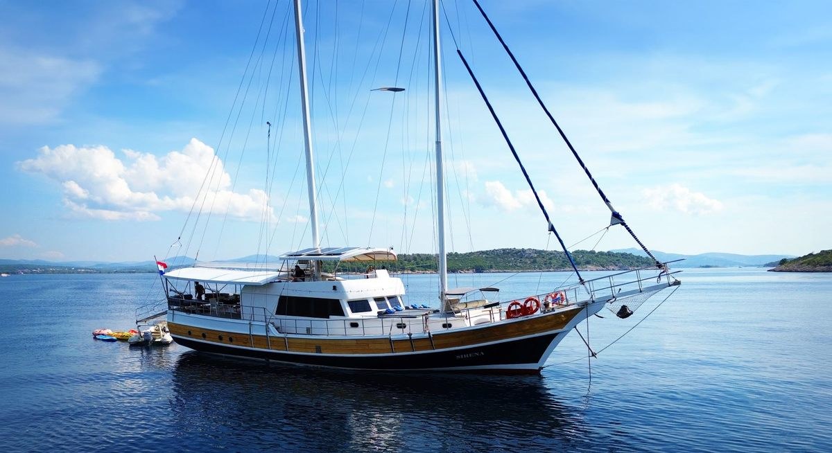 SIRENA yacht charter 1
