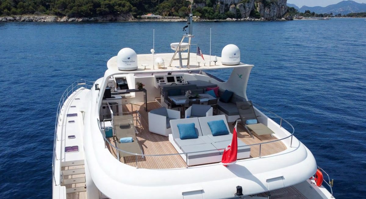SKYLARK yacht charter 4