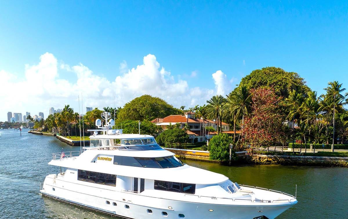 SLEEPOVER yacht charter 1