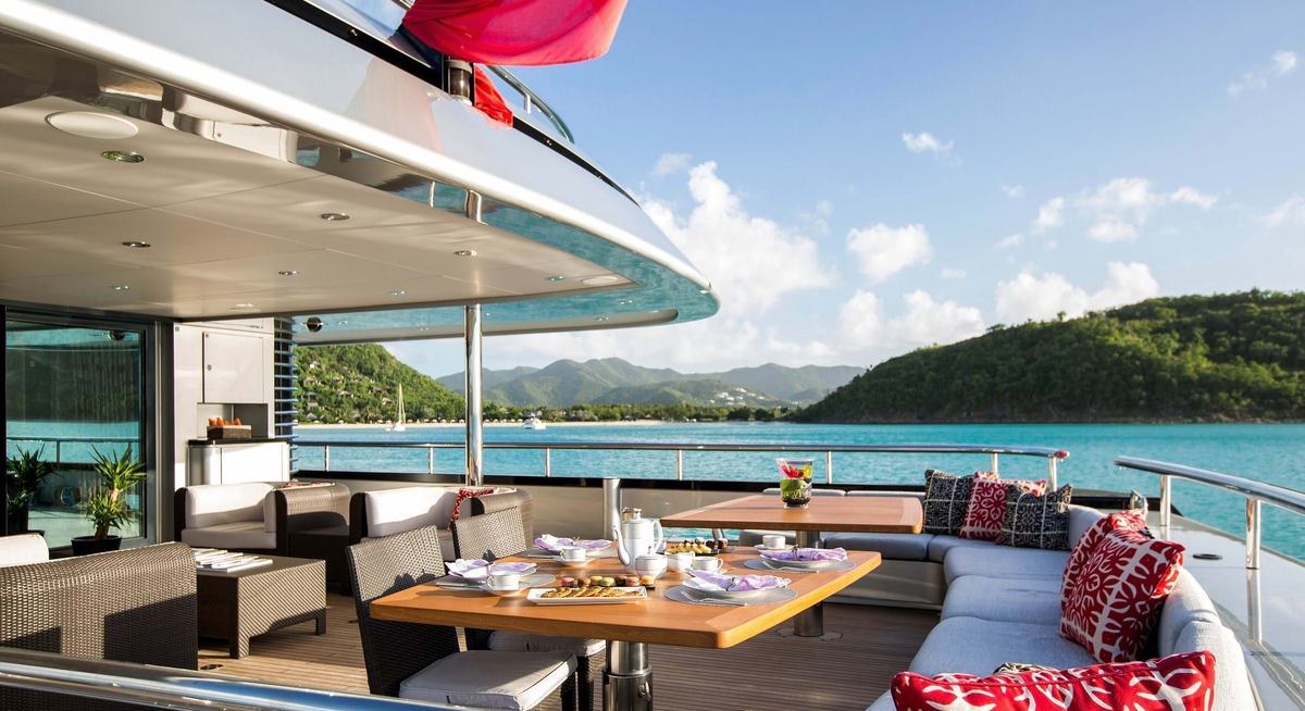 SLIPSTREAM yacht charter 4