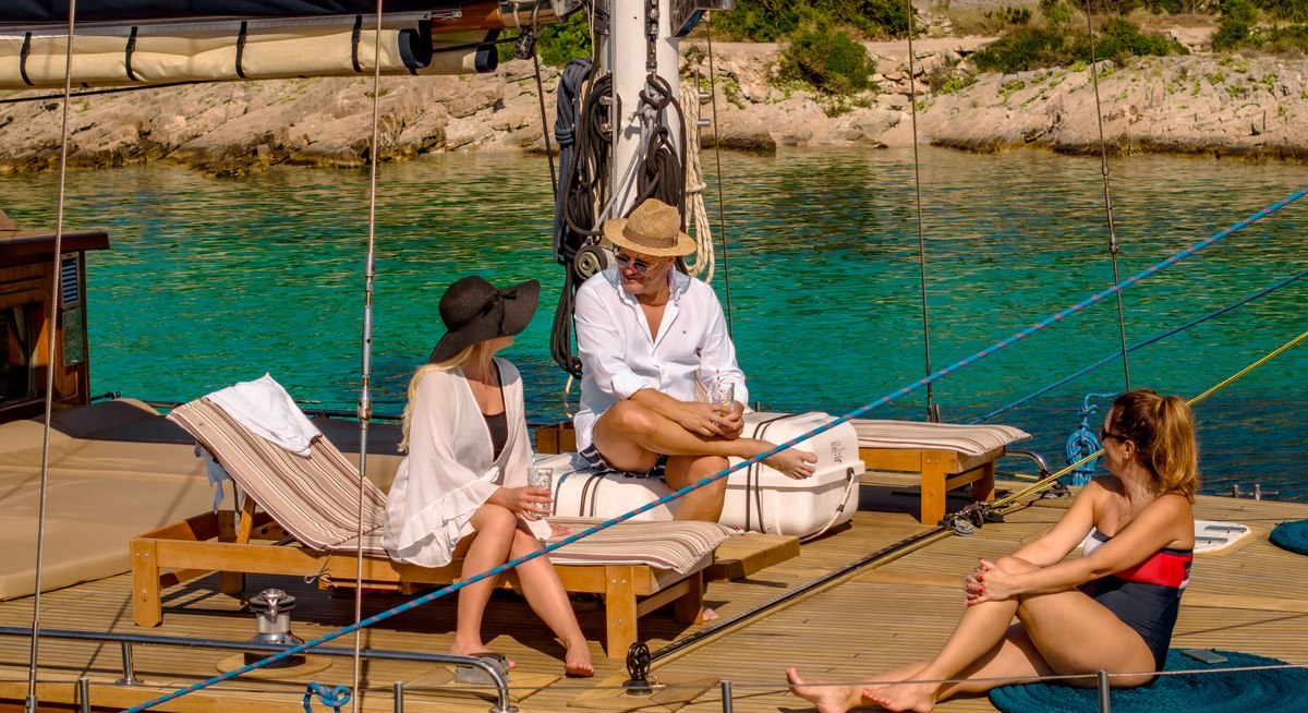 SMART SPIRIT 1 yacht charter 3