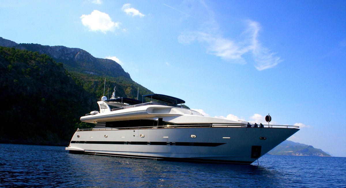 SMILES OF MILES YACHT CHARTER yacht charter