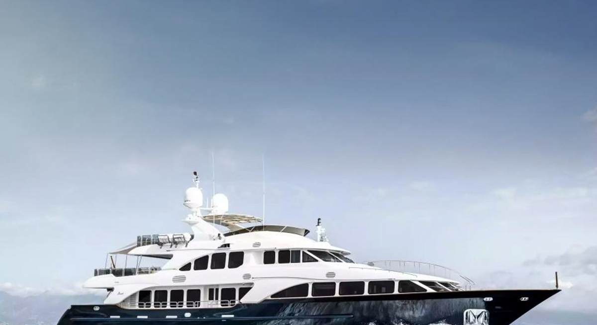 SOHO yacht charter 1