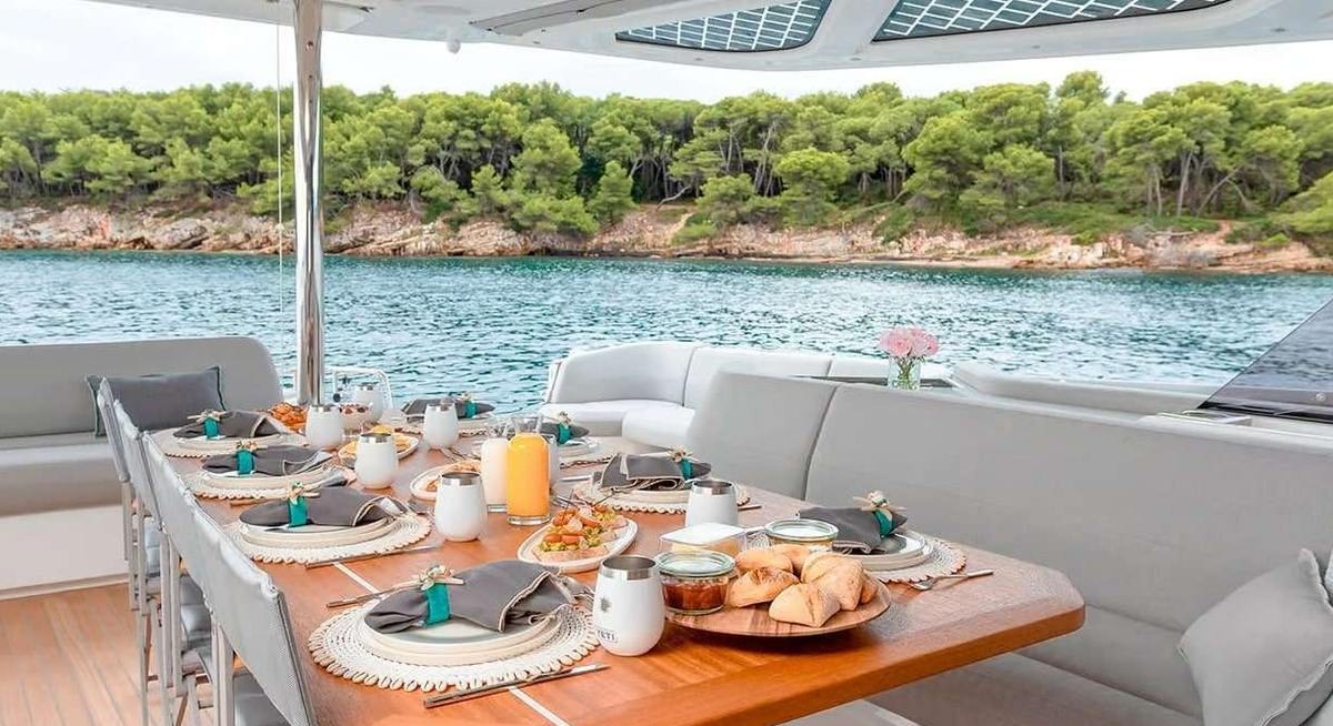SOL MADININA yacht charter 4