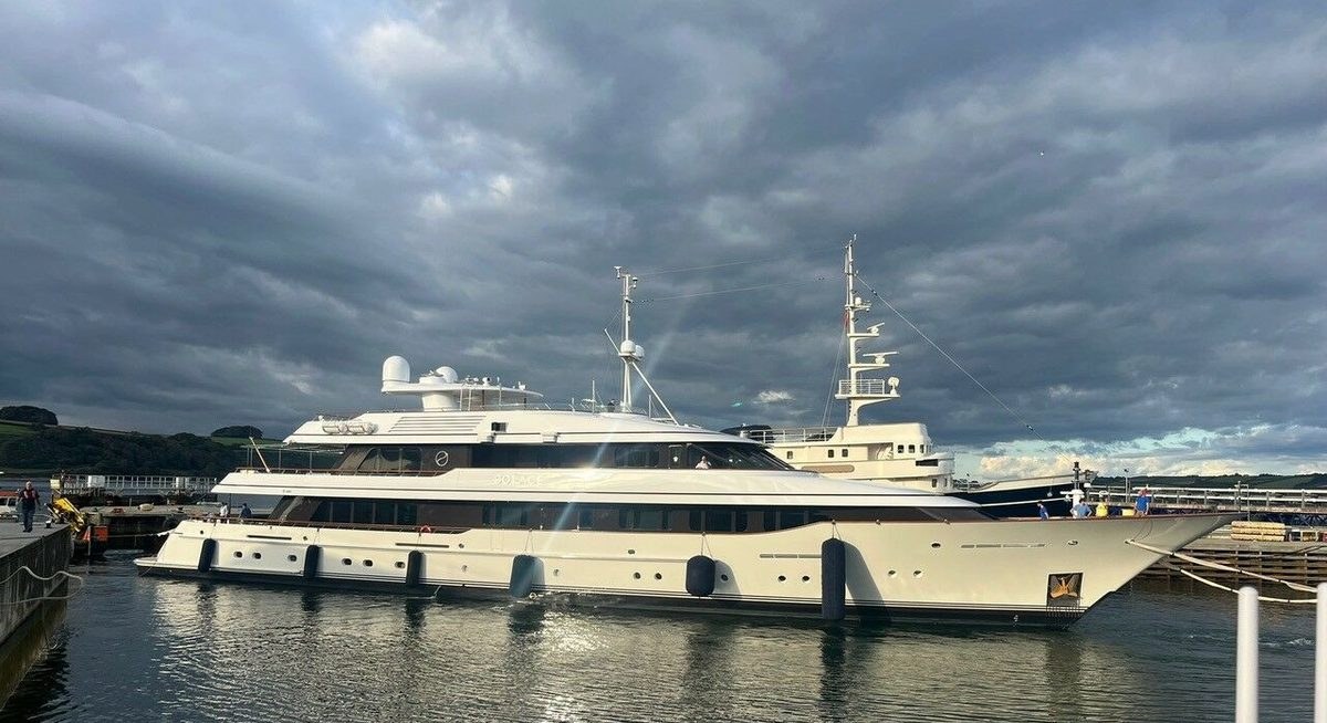 SOLACE yacht charter 1