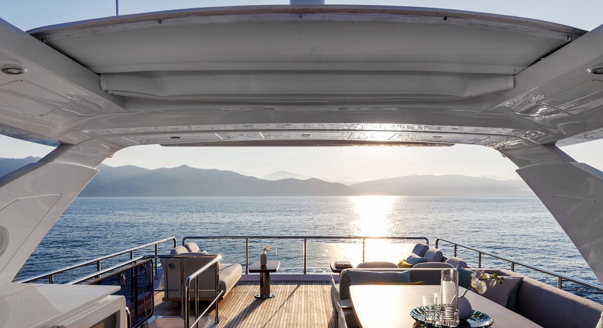 SOLSTICE yacht charter 3
