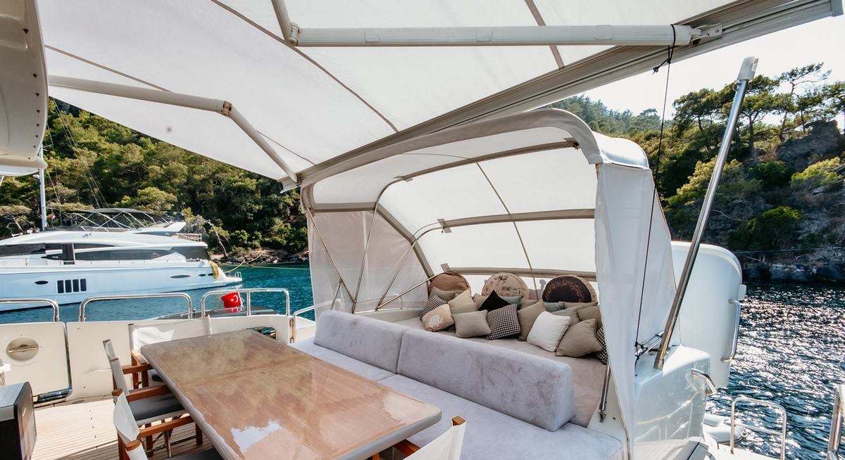 SOMAFIX yacht charter 3
