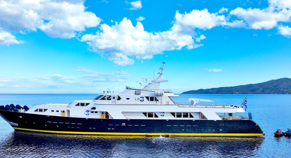 SOMETHING COOL YACHT CHARTER yacht charter