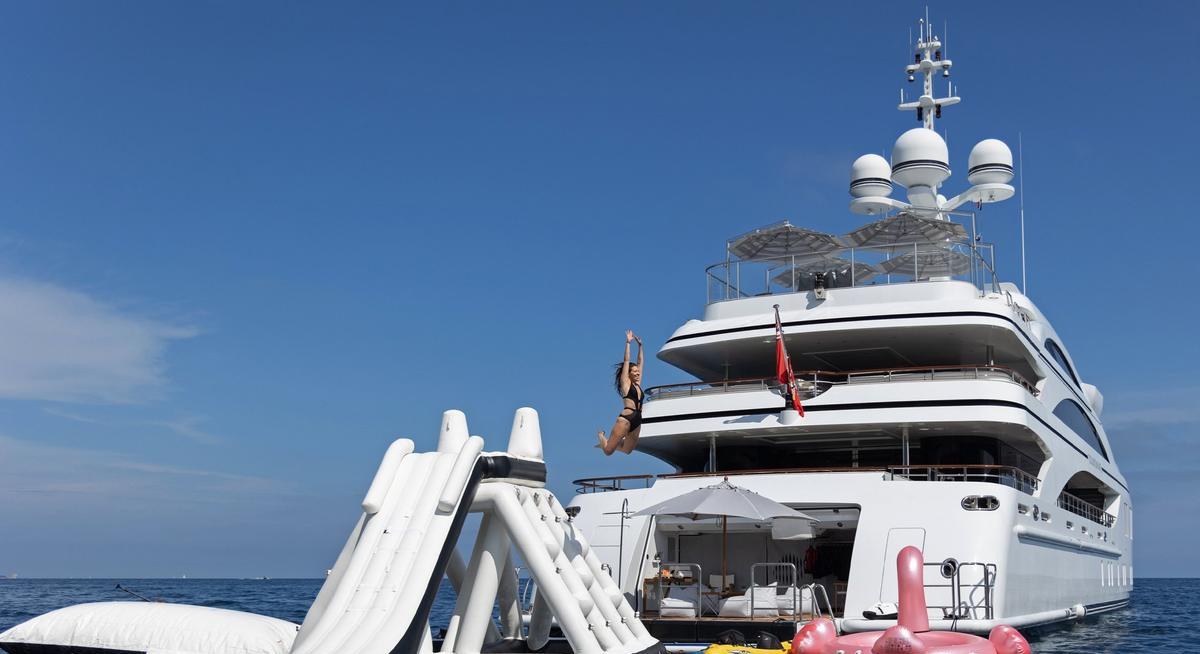 SOUNDWAVE yacht charter 5
