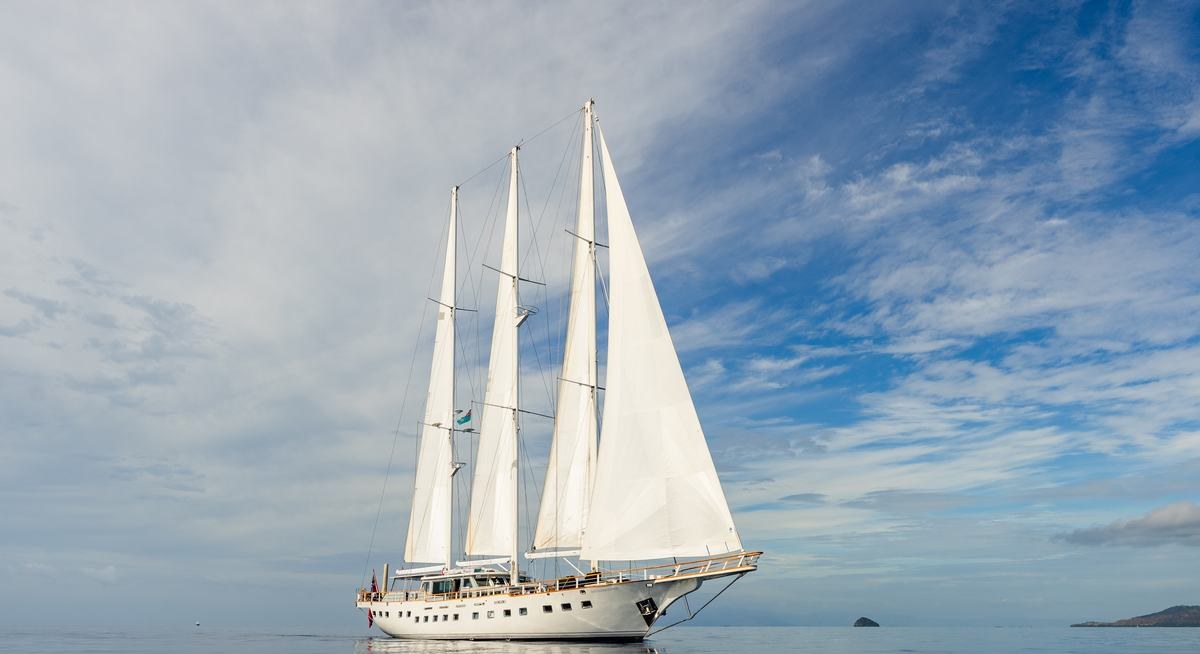 SOUTHERN CLOUD yacht charter 1