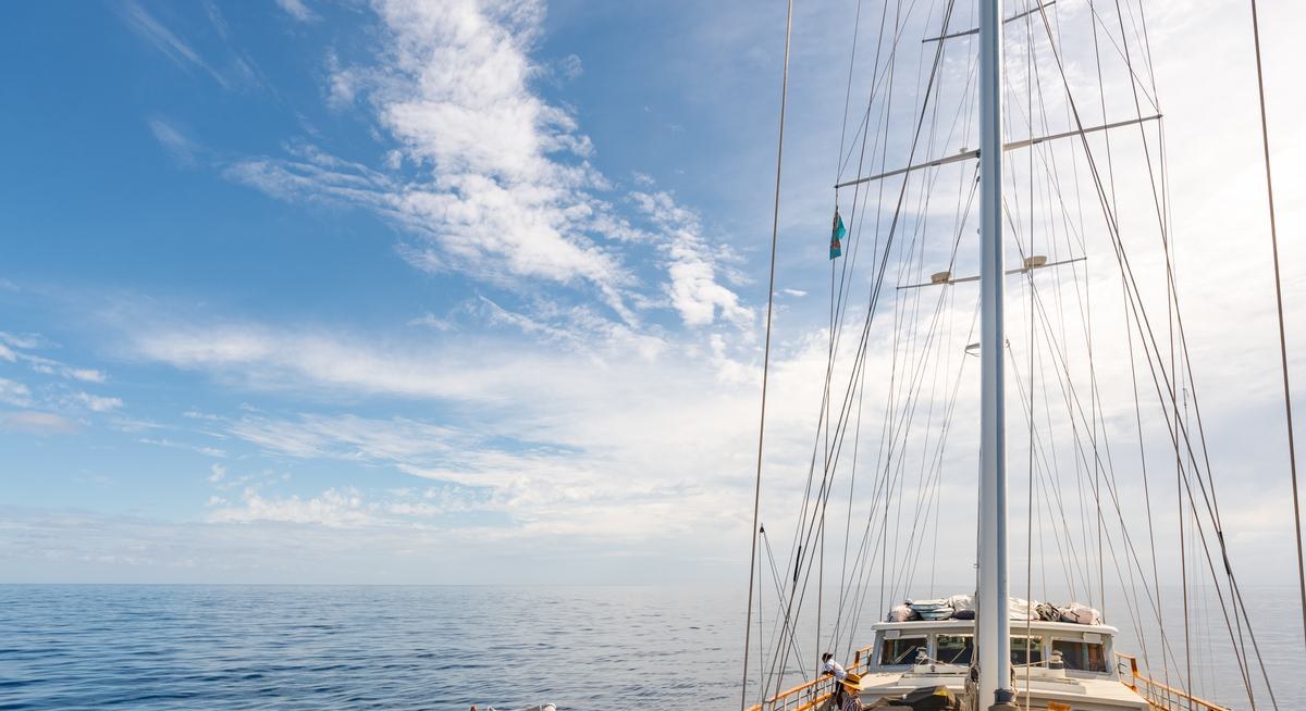 SOUTHERN CLOUD yacht charter 3