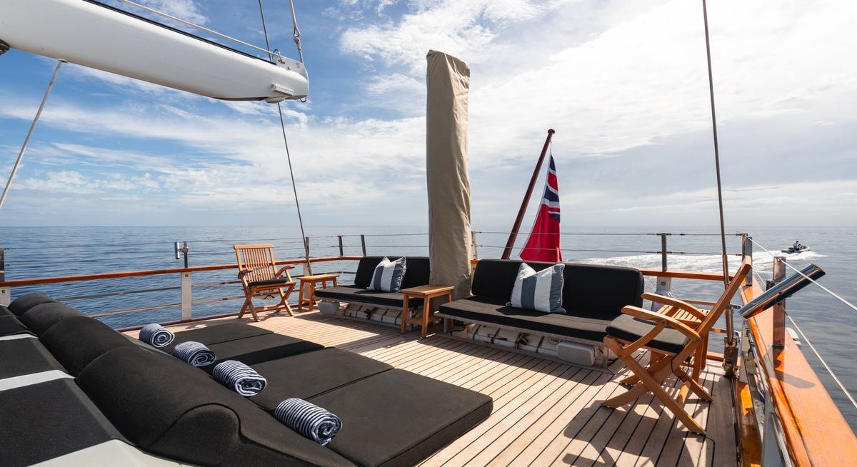 SOUTHERN CLOUD yacht charter 2