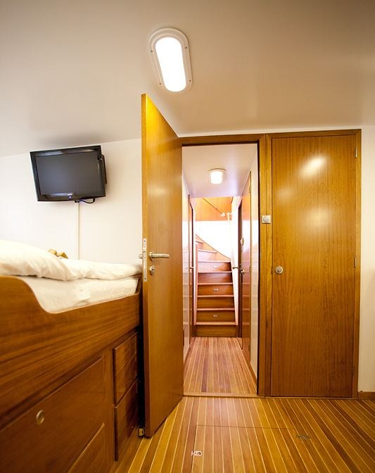 SPOOM yacht charter 4