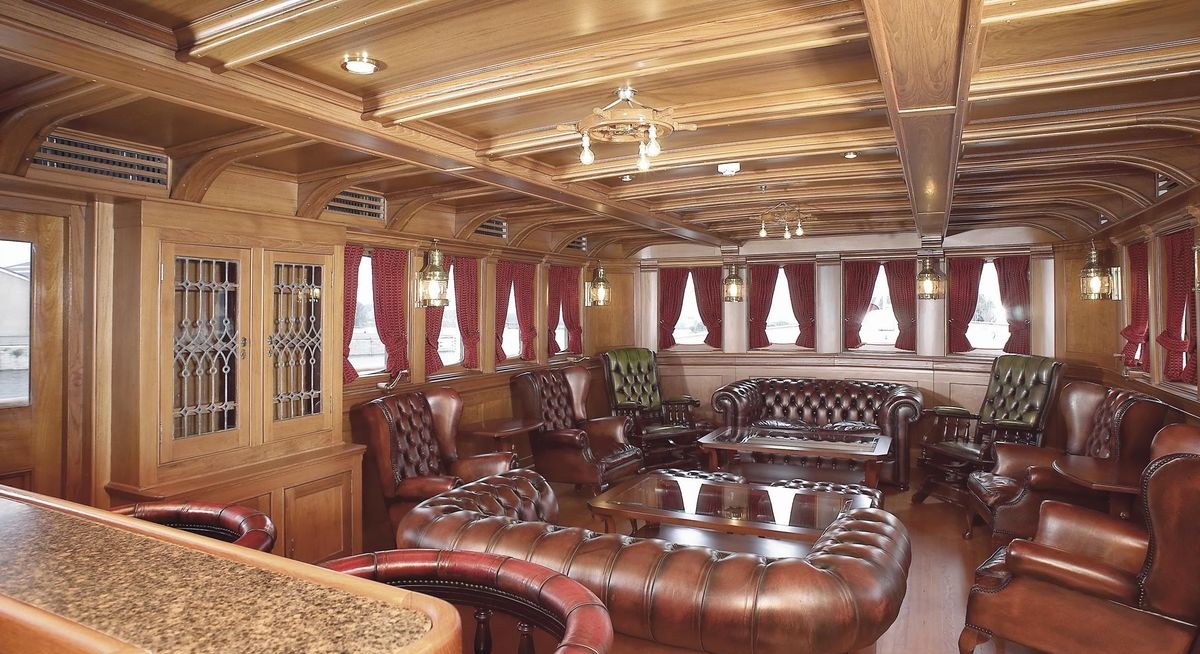SS DELPHINE yacht charter 4
