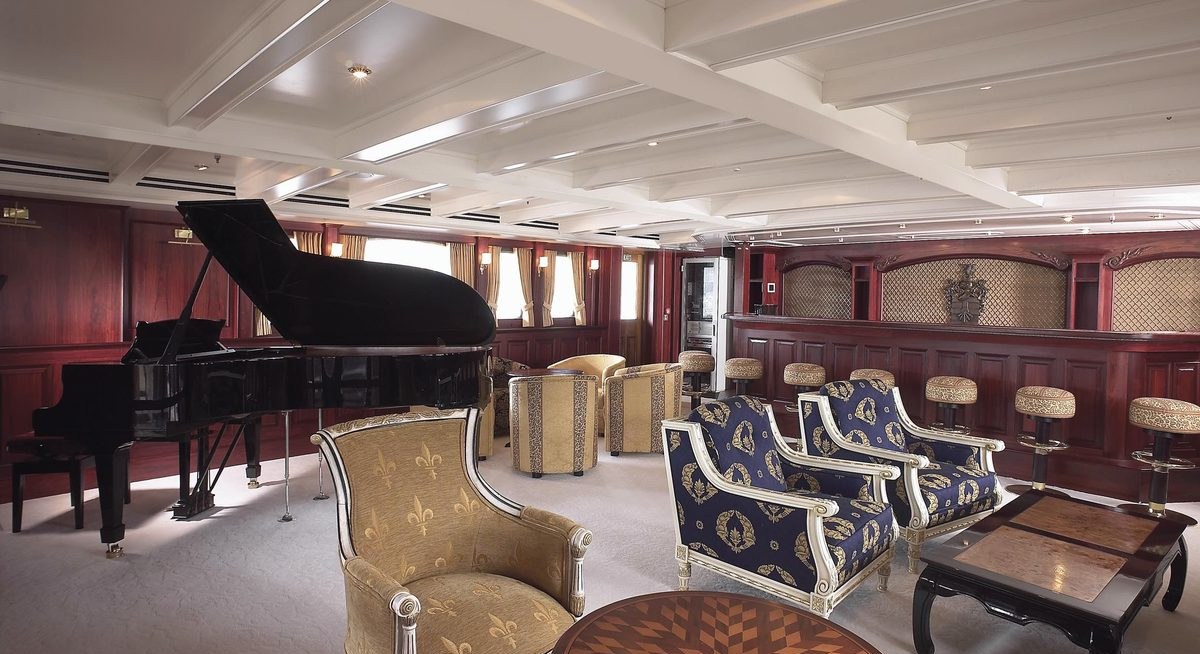 SS DELPHINE yacht charter 3