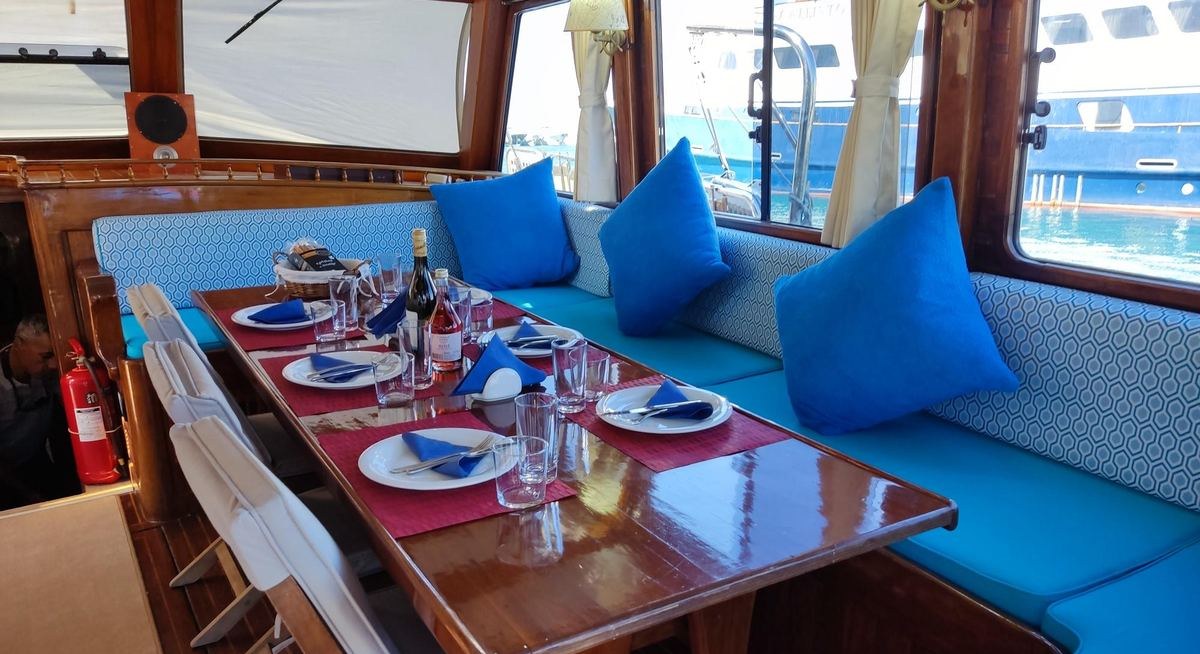 STELLA QUEEN yacht charter 3