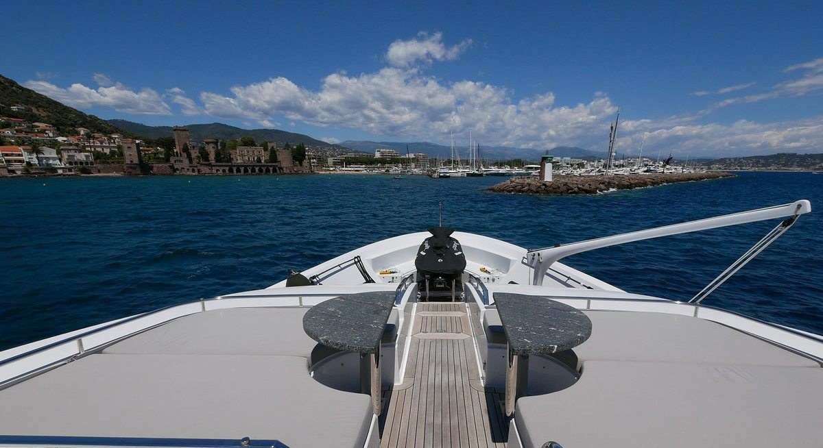 SUD yacht charter 2