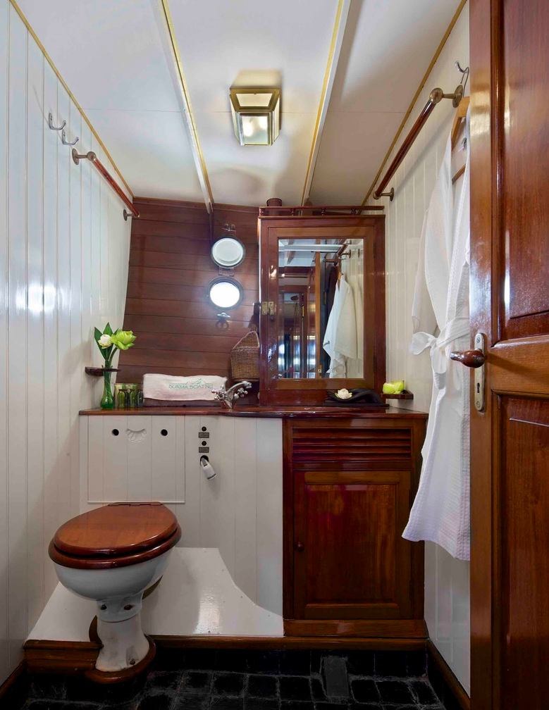 SUNSHINE yacht charter 1