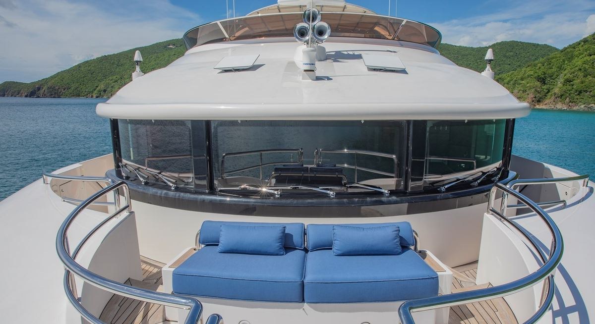 SUR LA MER yacht charter 2