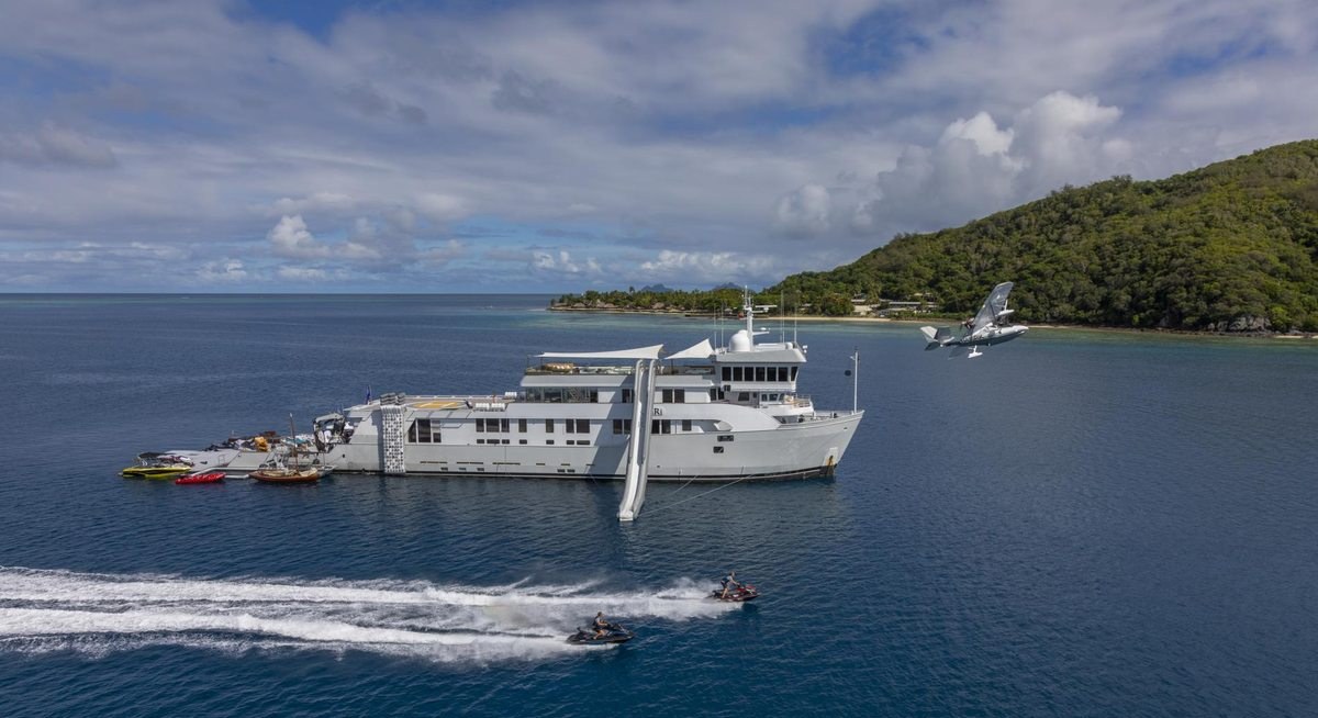 SURI YACHT CHARTER yacht charter