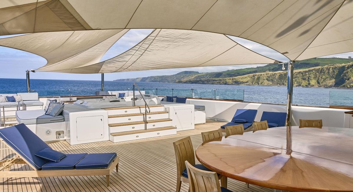 SURI yacht charter 3
