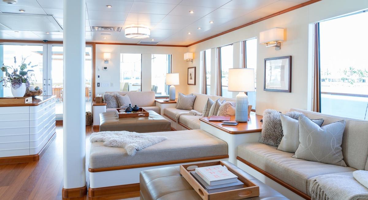 SURI yacht charter 5