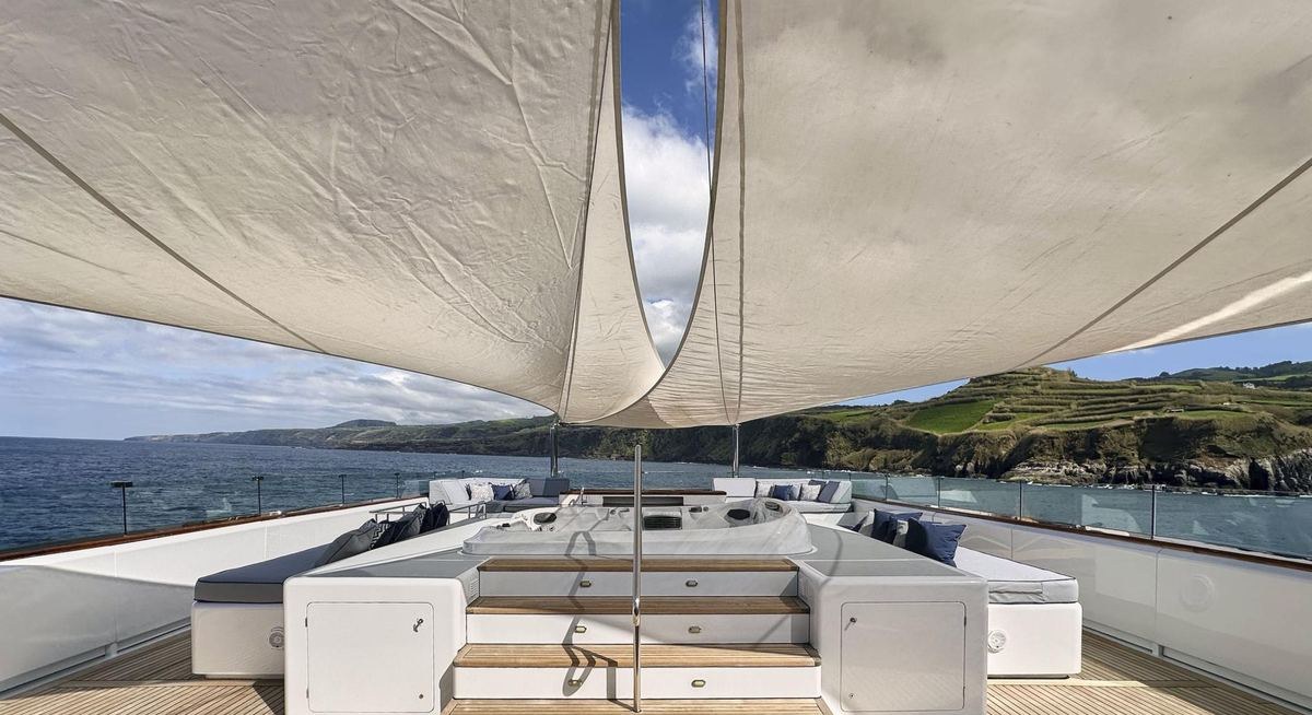 SURI yacht charter 2