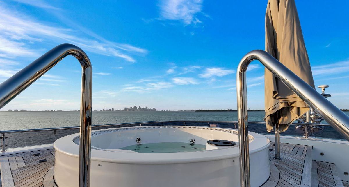 SWEET CAROLINE II yacht charter 3