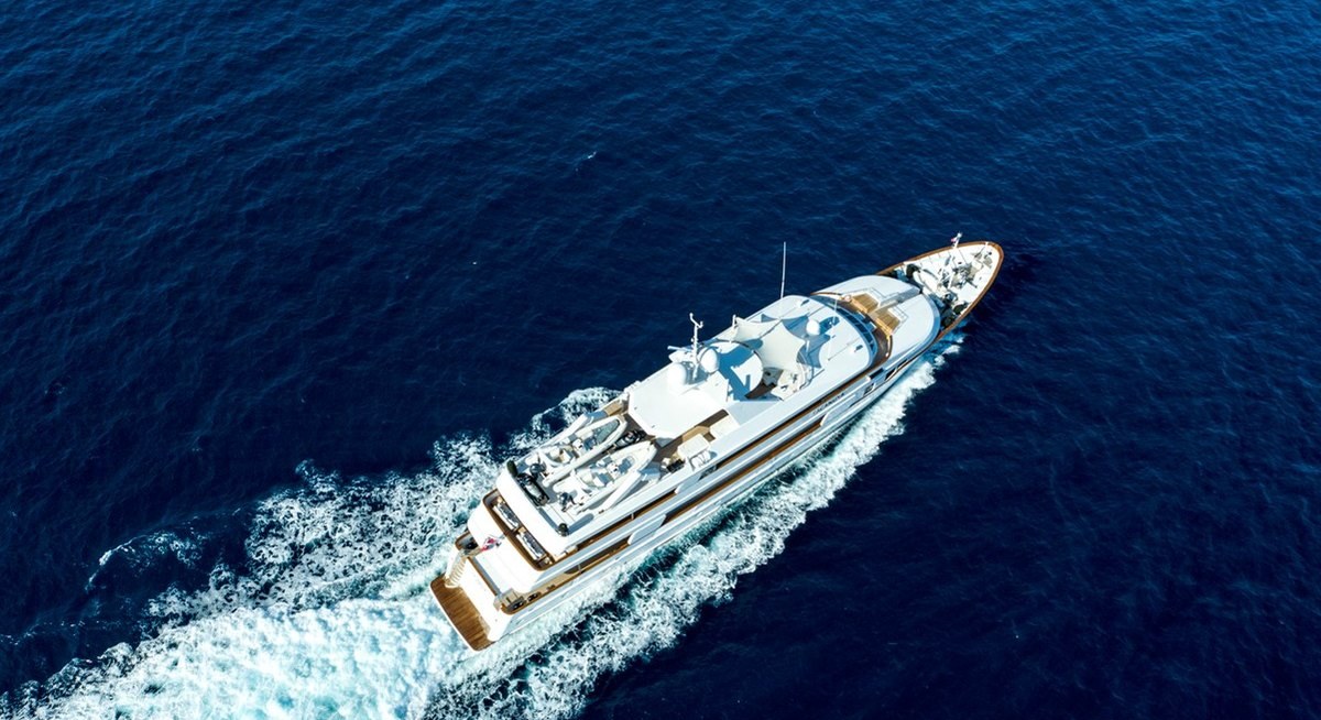 TACANUYA yacht charter 5