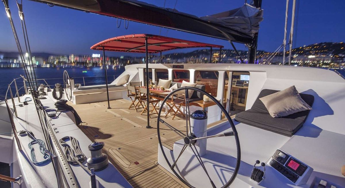 TAJ yacht charter 3