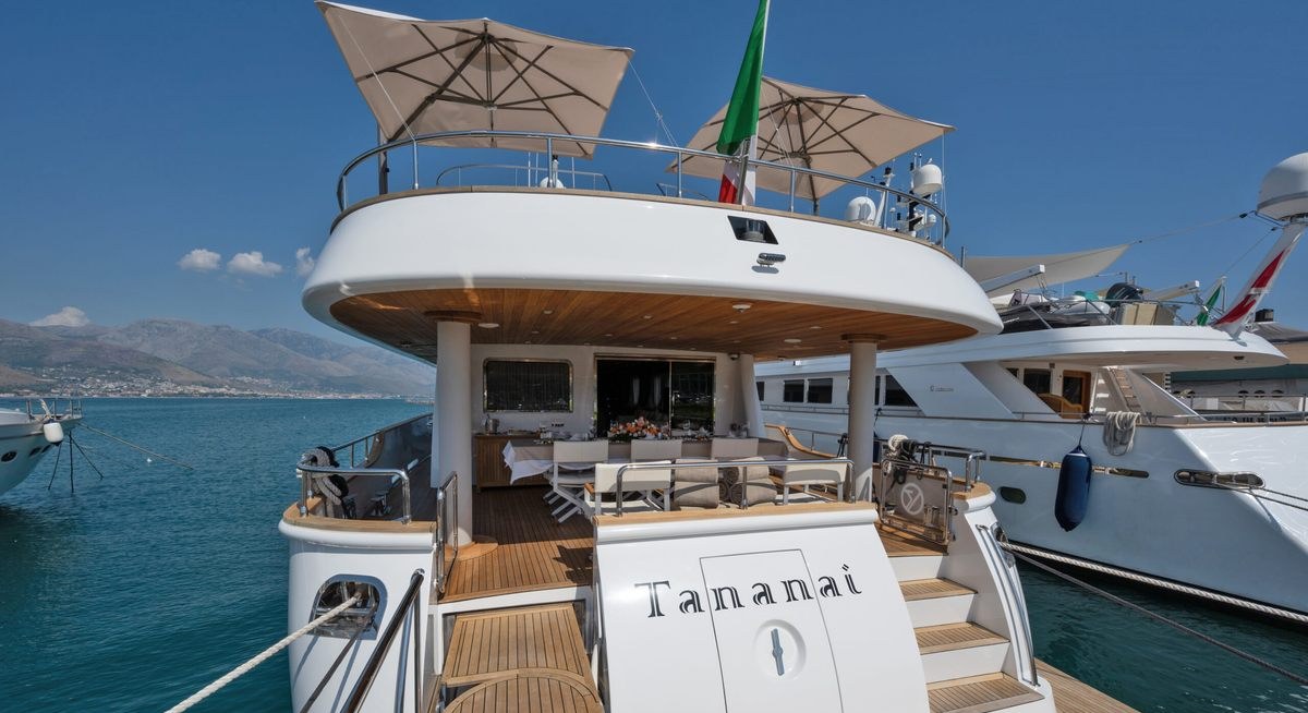 TANANAI yacht charter 4