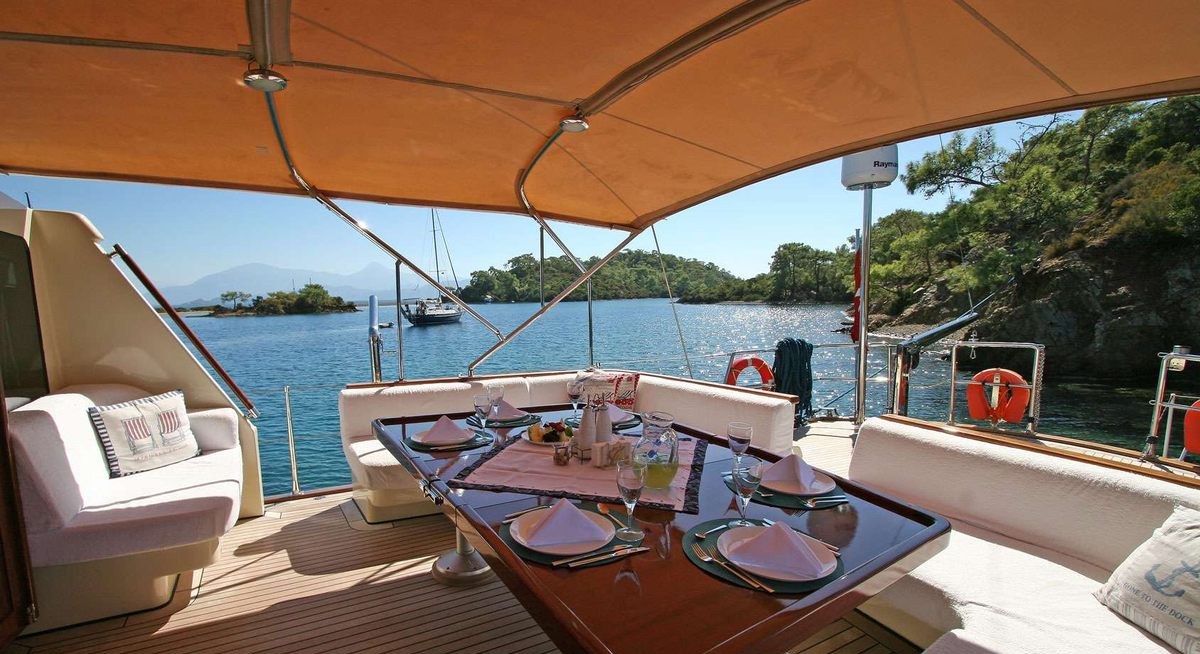 TANGO CHARLIE yacht charter 3