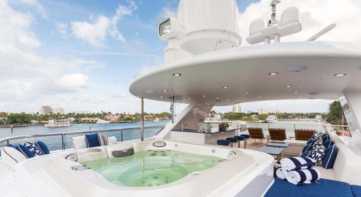 TANZANITE yacht charter 2