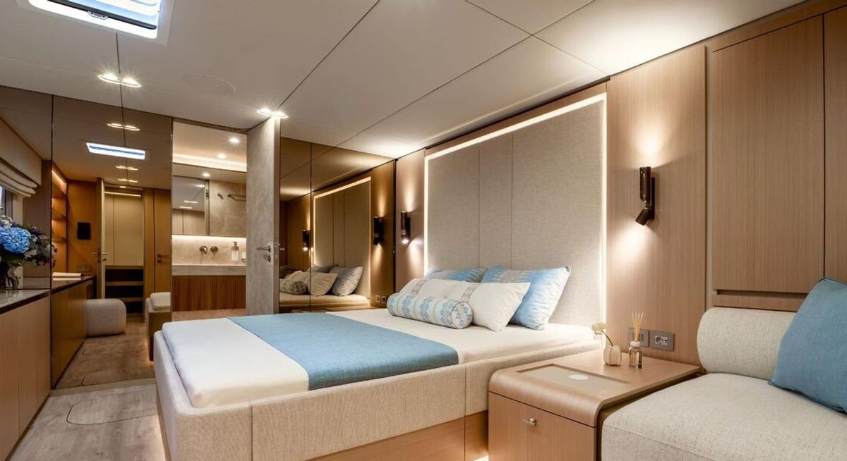 TESNI yacht charter 4