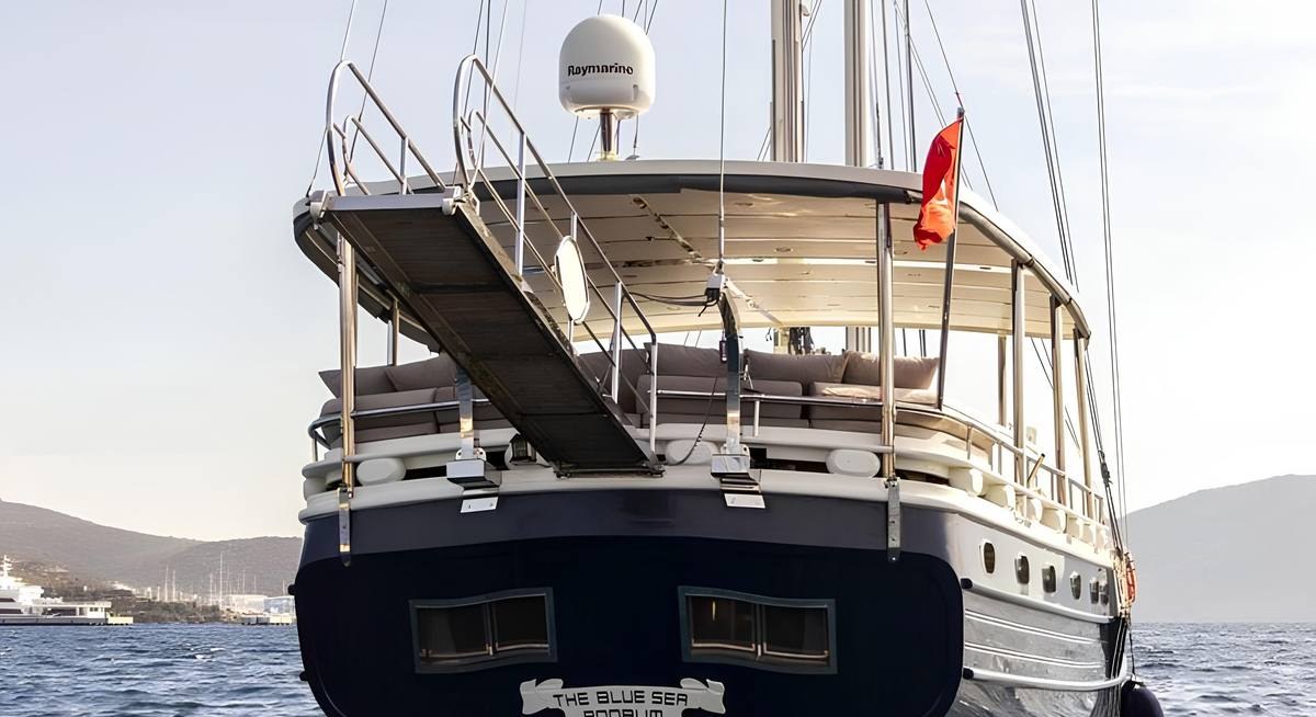 THE BLUE SEA yacht charter 5