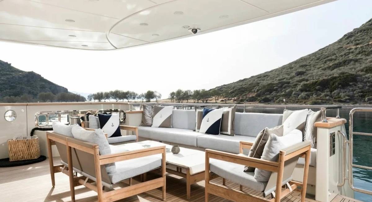 THERAPY yacht charter 4