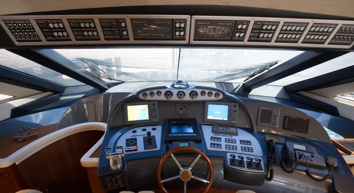 TIUNA yacht charter 5