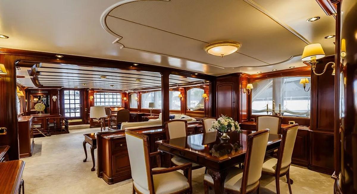 TO JE TO yacht charter 3
