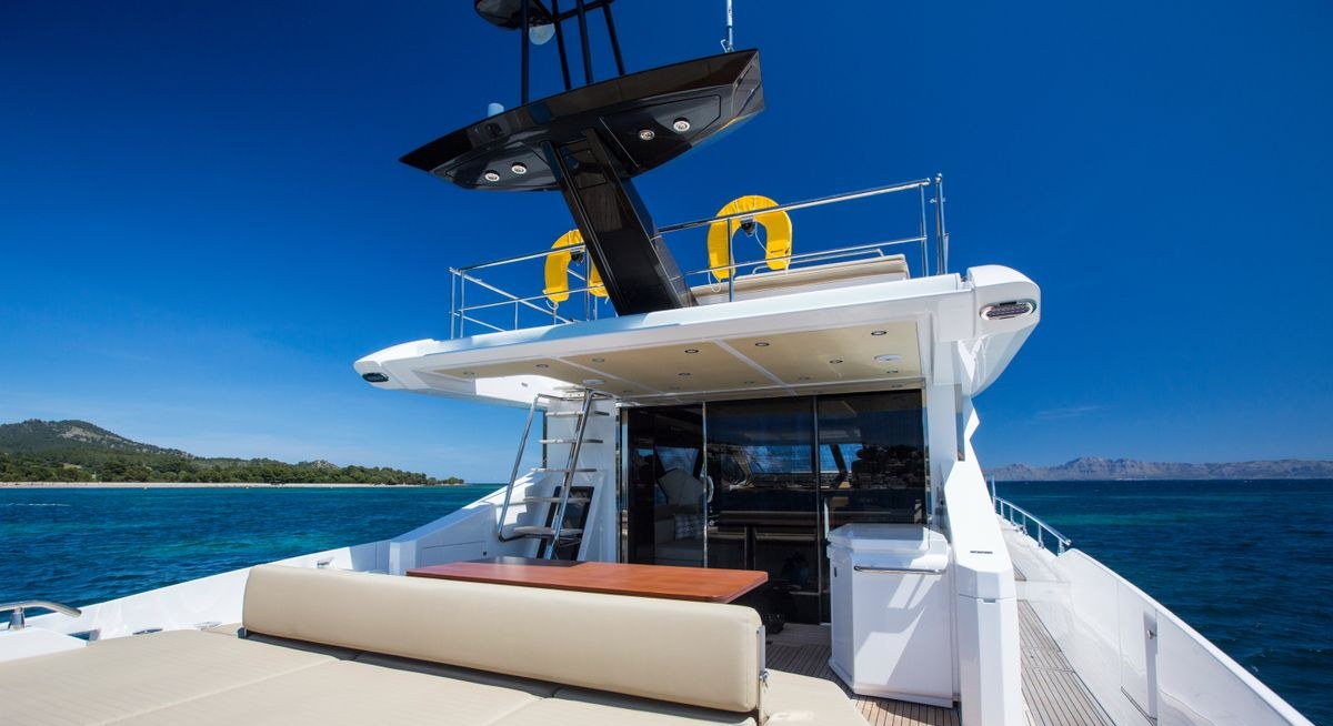 TOFFEE CRISP yacht charter 3