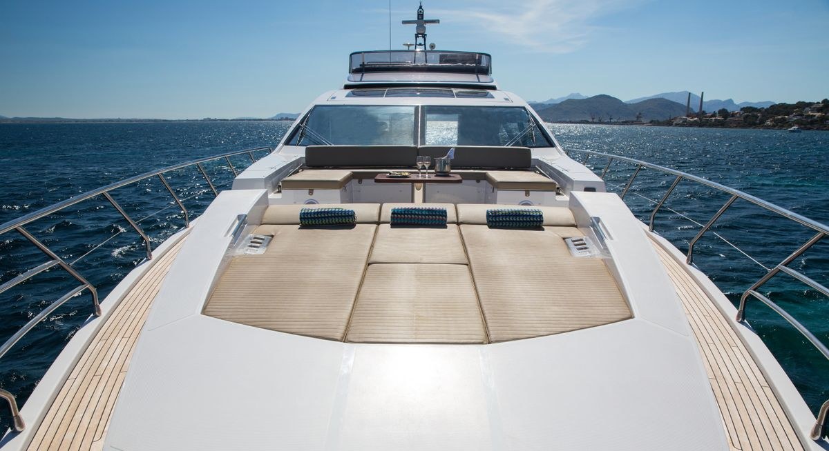 TOFFEE CRISP yacht charter 2