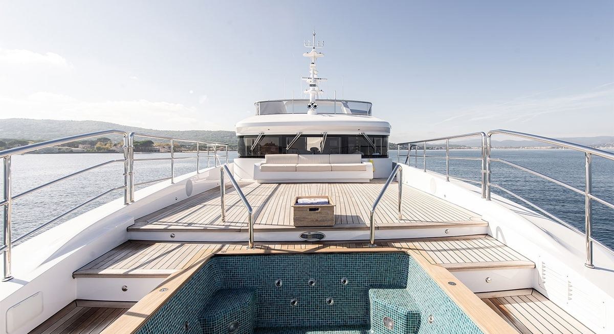 TONIC BLUE yacht charter 2