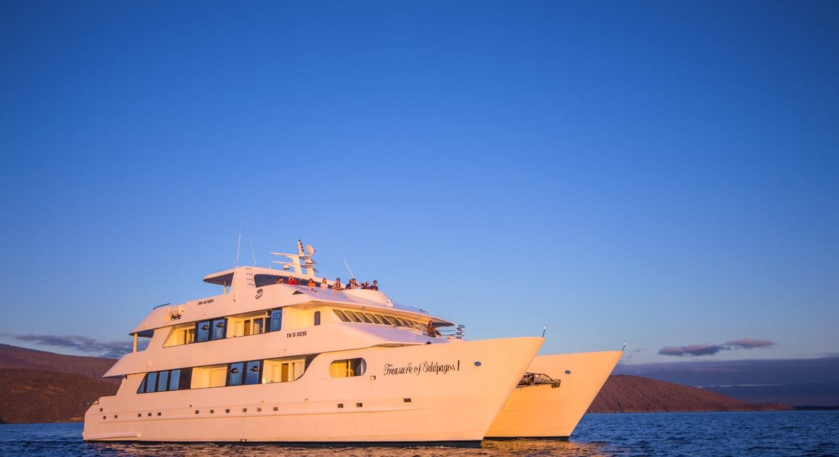 TREASURE yacht charter 5