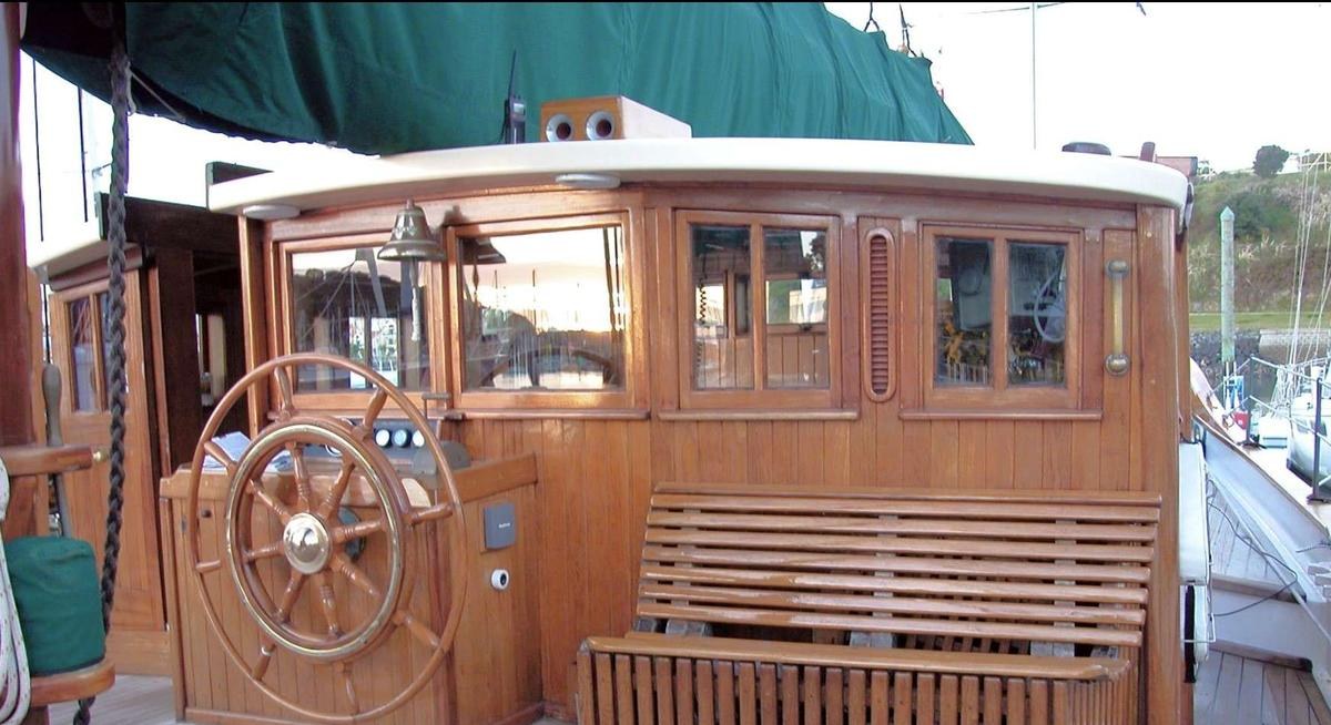 TREE OF LIFE yacht charter 3