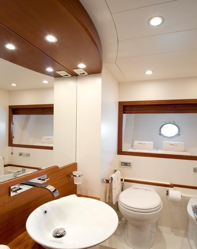 TRILLY yacht charter 4