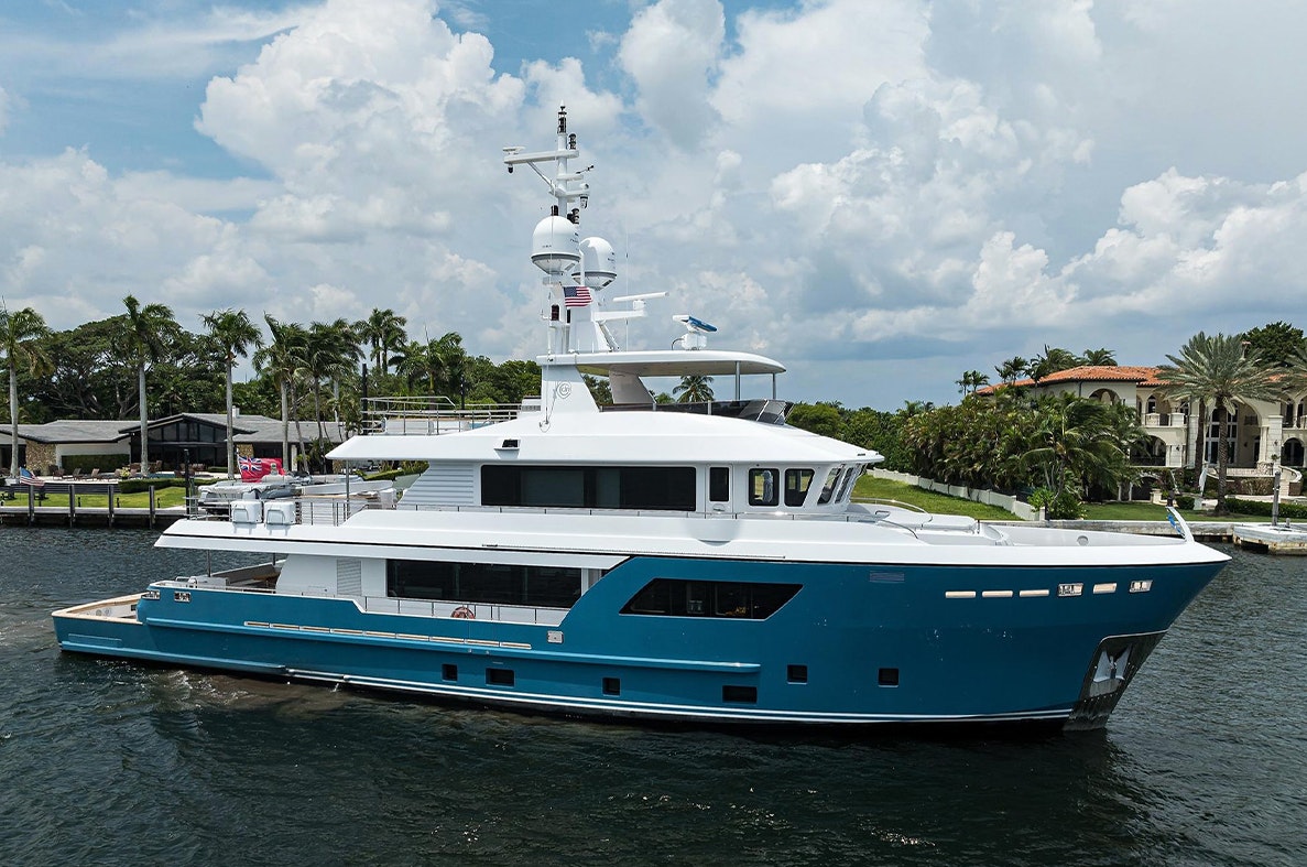 TROPA YACHT CHARTER yacht charter