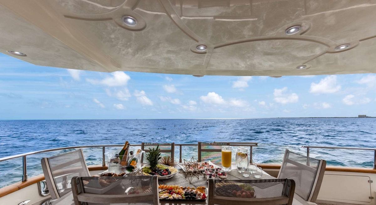TRUCO II yacht charter 4